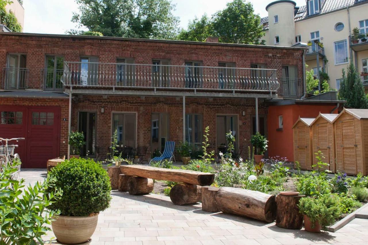Beautiful And Cozy Remise For Up To 6 Guests Lägenhet Berlin Exteriör bild